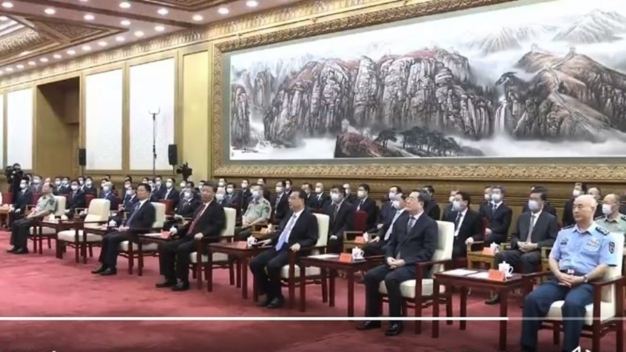 官媒曝習近平扭臉斜視李克強 畫面又秒刪