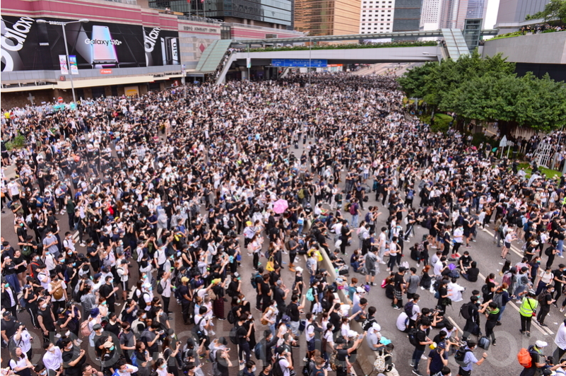 2019年6月12日，金鐘一帶有大批市民抗議「逃犯條例」修訂在立法會二讀。（宋碧龍／大紀元）