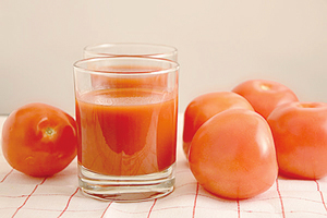 喝一杯天然番茄汁抗老又防癌 還保護心血管