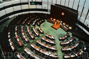 中共人大再通過涉港議案 現屆立法會議員全部延任一年