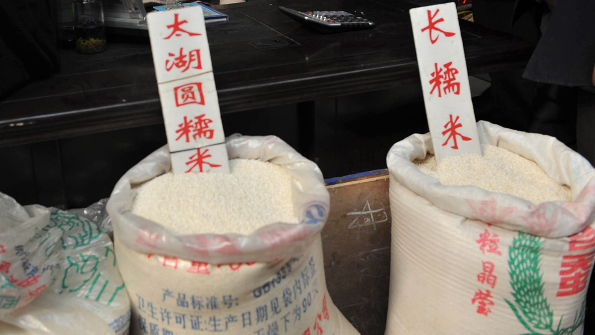習近平要求「制止餐飲浪費」，民眾憂糧食危機將要來臨。圖為2008年上海一家米店。（China Photos/Getty Images）