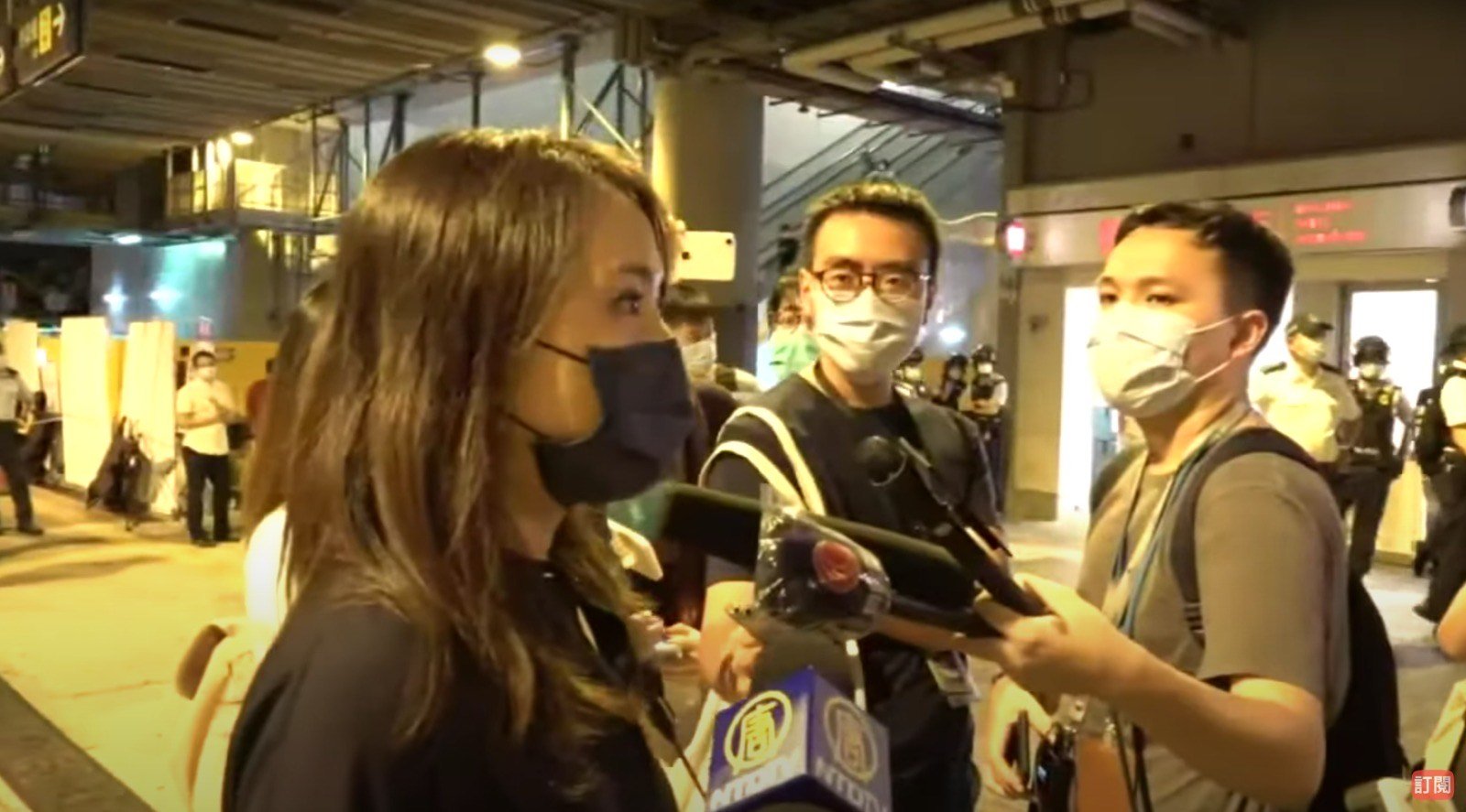 「立場姐姐」何桂藍出席街站，並指責警方一直試圖竄改7.21的事實。（香港大紀元直播影片截圖）