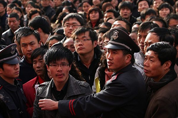 中國五百富豪悄然移民海外 白領經歷至暗時刻