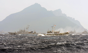中方漁船與海警船湧現釣魚台海域