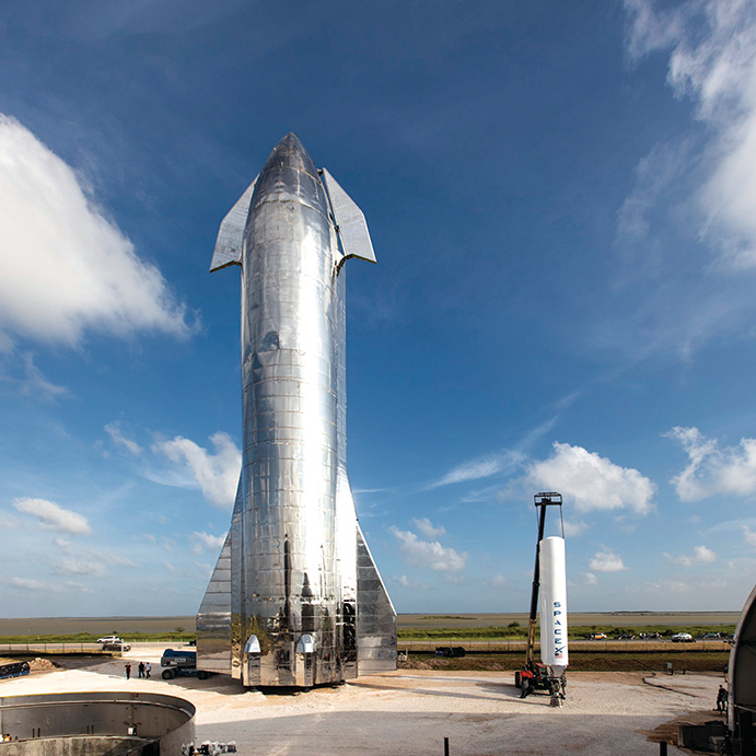 2019年SpaceX發表的星際飛船（Starship）原型（左）。（SpaceX）