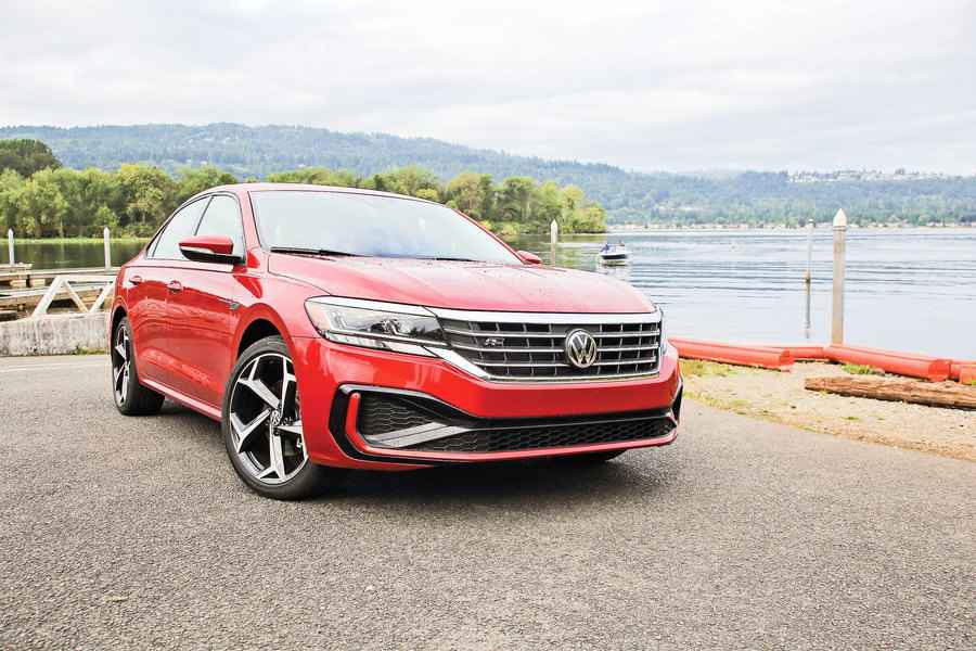 新舊之間 2020 Volkswagen Passat R-Line