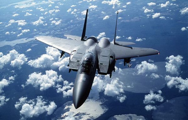 「暴風之錘」炸彈，已獲准配裝在美國空軍F-15E「攻擊鷹」式（F-15E Strike Eagle）戰鬥轟炸機上。圖為美軍F-15E戰鬥機。 （Photo by USAF）