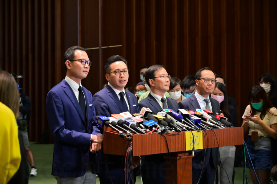 香港四名民主派議員：遭中共取消資格感到光榮