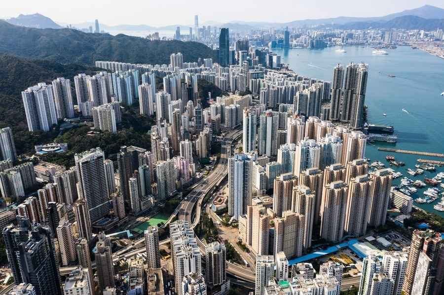 財經評論｜港樓2025復甦兩極化 住宅初穩 寫字樓續寒