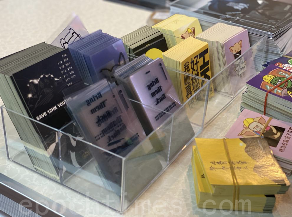 香港銅鑼灣設立街站 聲援被送中扣押百日的十二港人。（曉龍/大紀元）