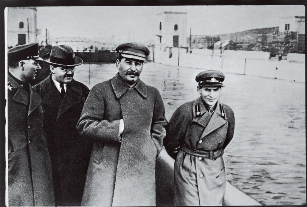 前蘇聯領袖史太林（右二）。（維基公有領域）