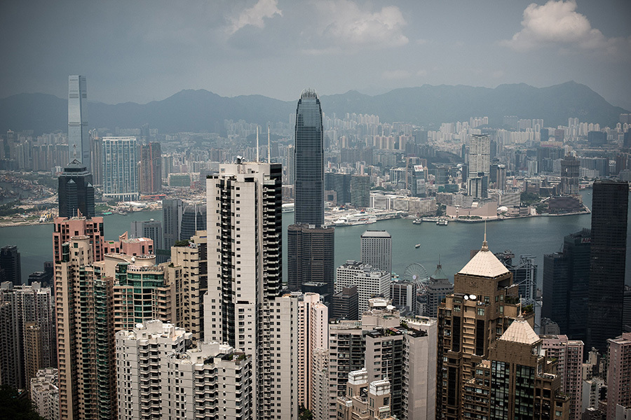 最近一項對1500名香港居民的調查發現，70%的人說，香港的生活環境已變得「更差」或「差很多」，這一比例在年輕的受訪人中更高。（PHILIPPE LOPEZ/AFP/Getty Images）