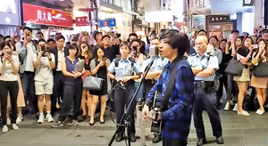 香港一名街頭歌手的故事——醜惡奈何不了善良