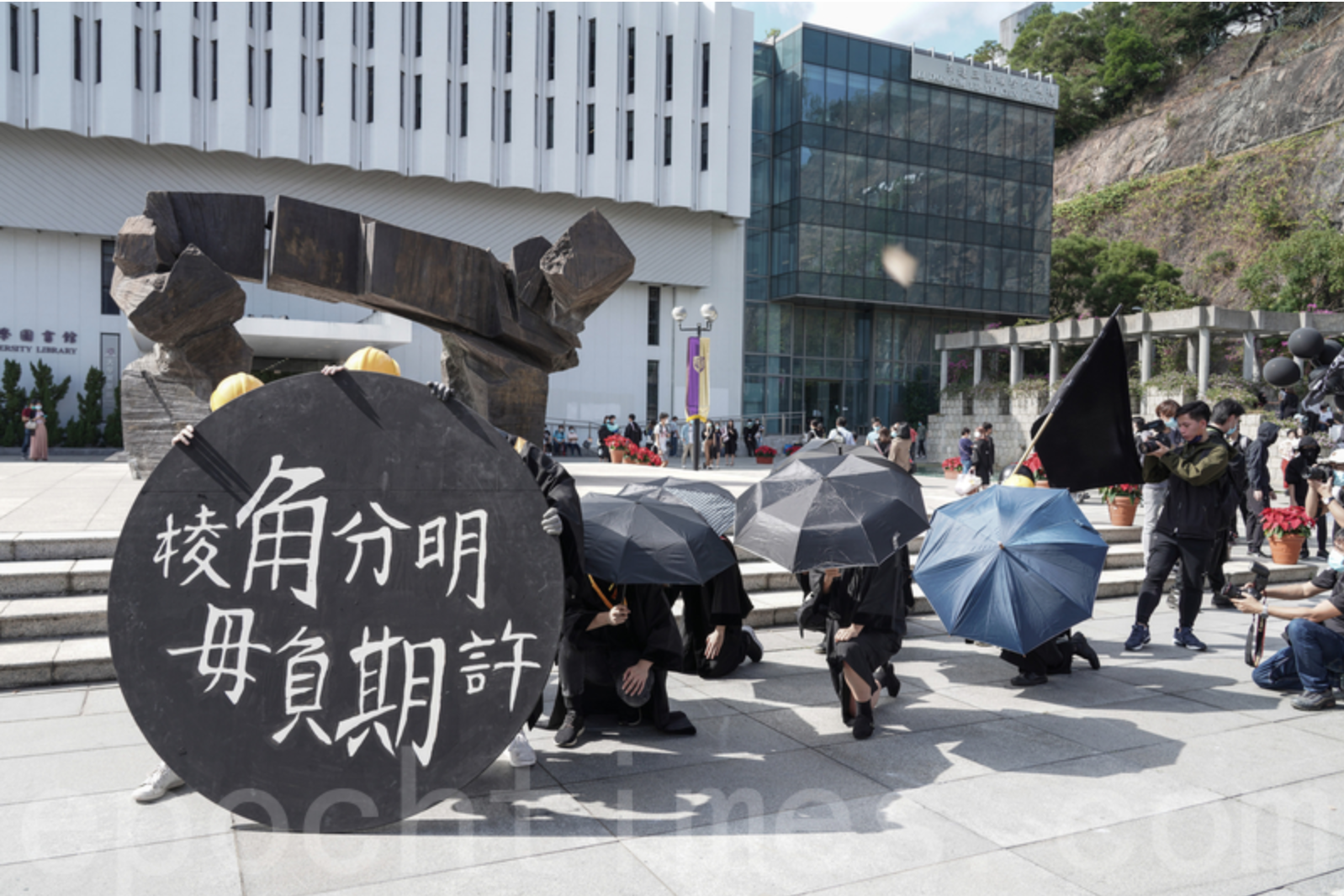 香港中文大學「中國研究服務中心」傳2021年面臨重組，主任換人，敏感資料將被封存，疑為政治打壓。圖為中大一角。（大紀元資料圖片）