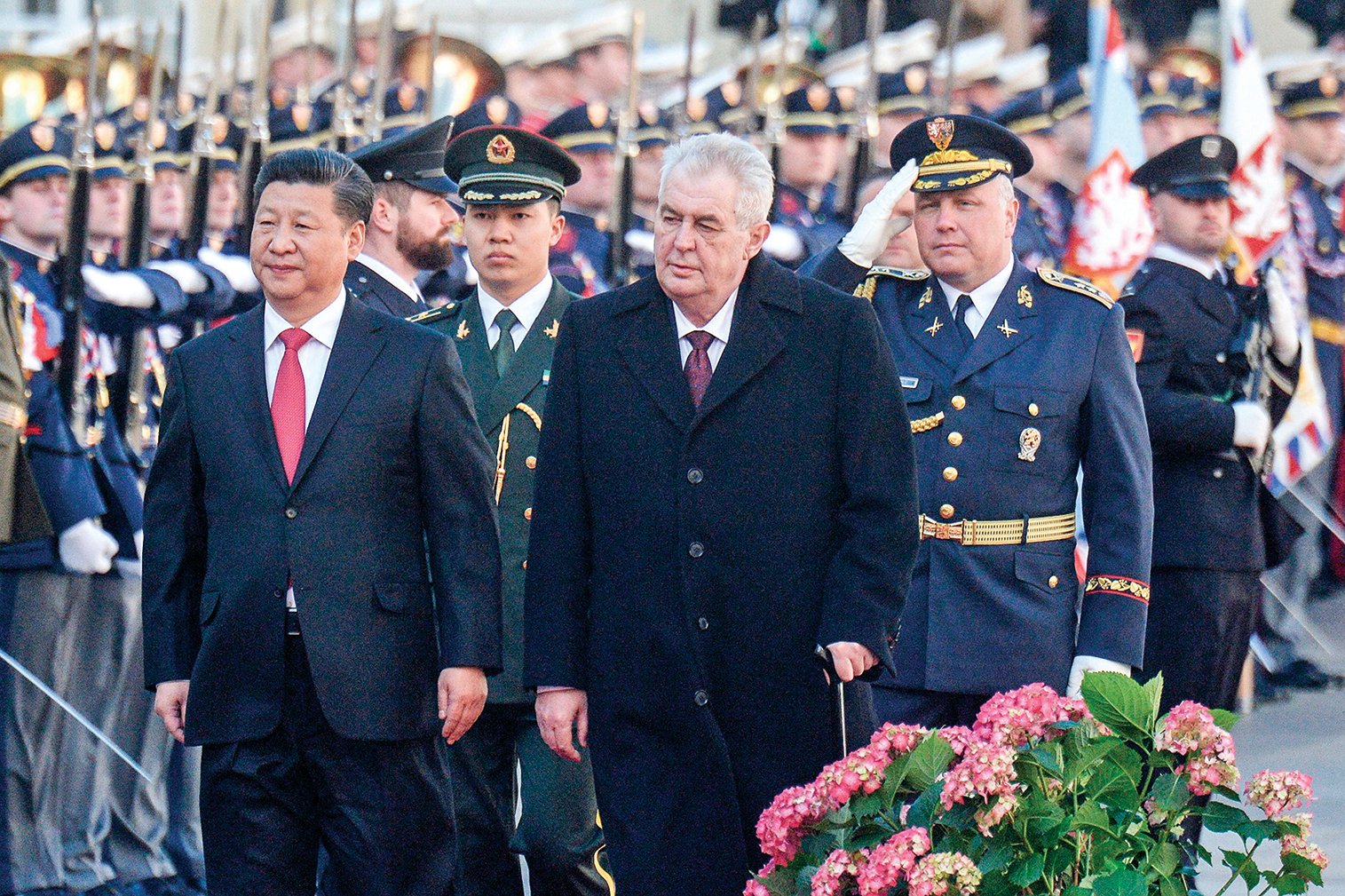 2016年3月，習近平出訪捷克，與捷克總統澤曼（右前）會面。（Getty Images）
