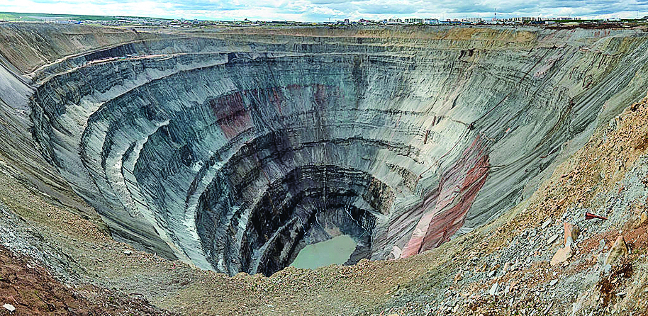 全球最貴鑽石礦洞氣旋可吸入直升機