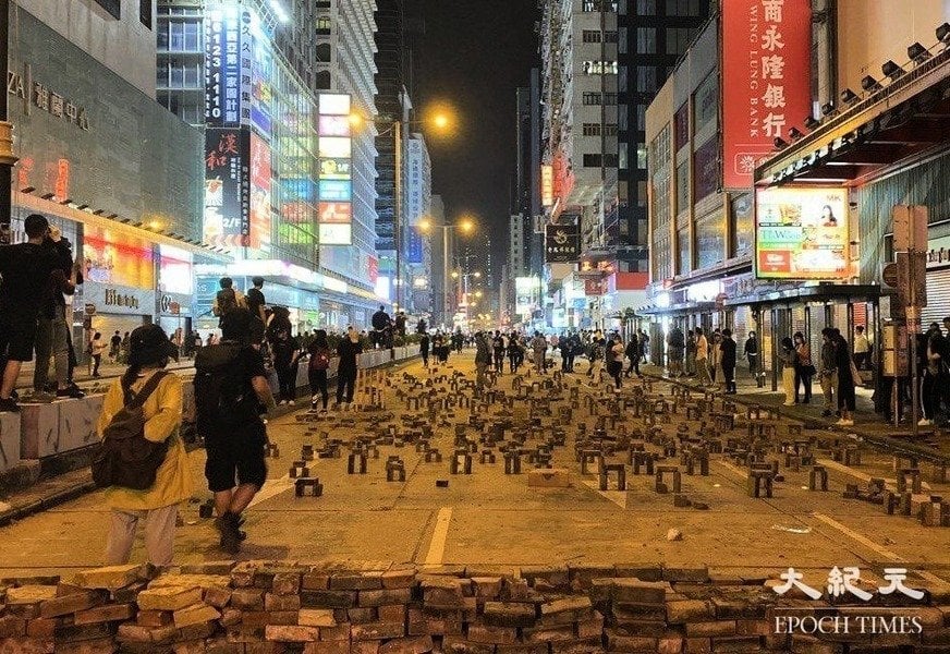 香港抗爭者「磚陣」 獲英年度設計大獎最高人氣獎