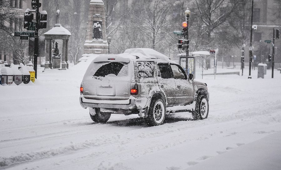 美中西部被大雪覆蓋交通受阻