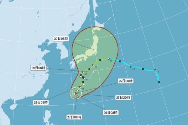今年第10號颱風獅子山強度已達中度颱風上限，台灣中央氣象局表示，8月26日就有機會增強為強烈颱風，雖然影響台灣不大，但計劃要到日本的民眾要特別留意。（中央氣象局網站www.cwb.gov.tw）