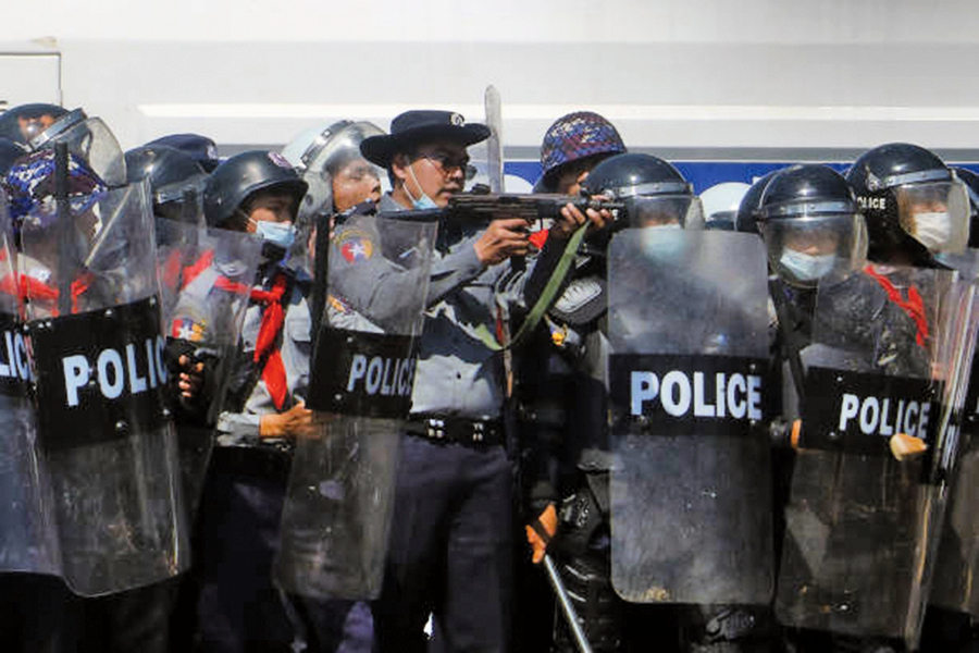 緬甸軍方開槍鎮壓示威民眾