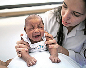 寨卡病毒可造成初生嬰兒小頭症。最新研究發現，寨卡病毒對胎兒大腦的傷害比此前認為的更嚴重。（Getty Images）