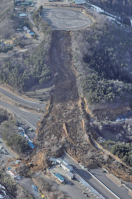日本7.3級地震 致新幹線受損 近百萬戶停電