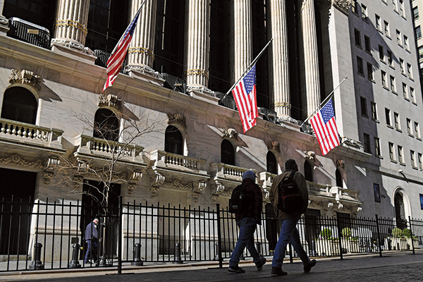 學者說，美國從2007年實施量化寬鬆後，美股就已經泡沫化。圖為紐約證交所。（ANGELA WEISS/AFP via Getty Images）