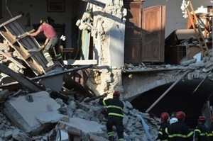 強震奪290人命 意大利誓言調查豆腐渣建築