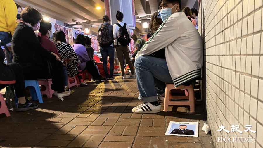 驚螫鵝頸橋「打小人」 發現多張高官照片