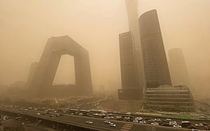 沙塵暴襲12省 北京早晨如黃昏