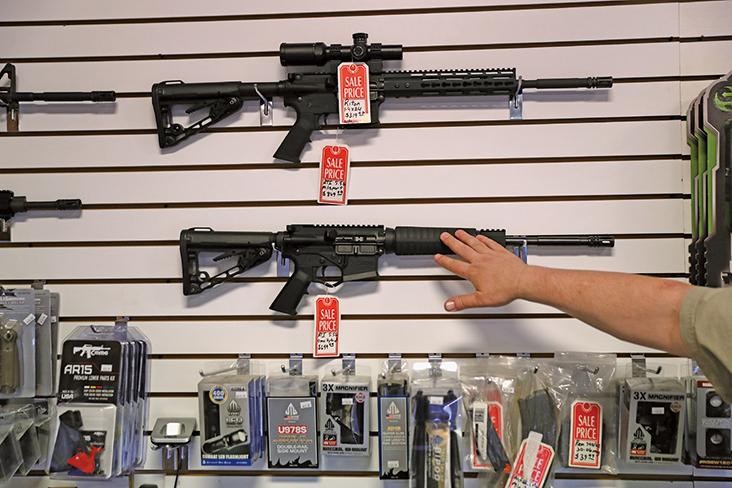 圖為亞利桑那州的一家槍枝品商店。（Getty Images）