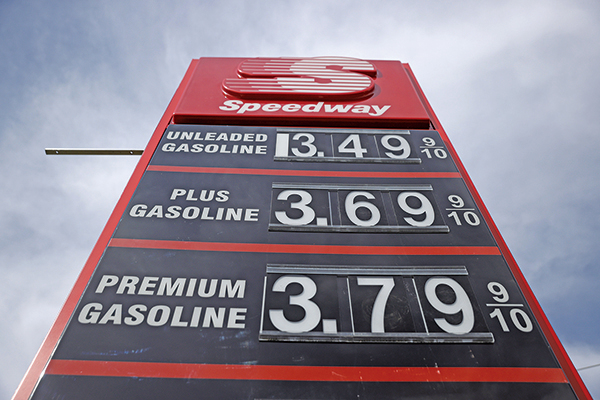 美國汽油均價逼近三美元