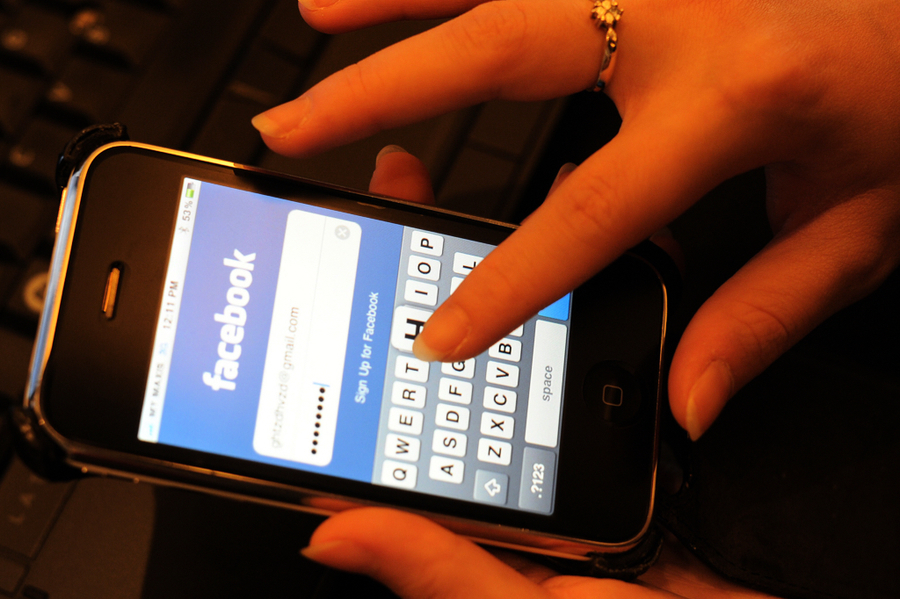 Facebook再爆洩漏個人資料 包括300萬香港用戶  發言人：是舊數據
