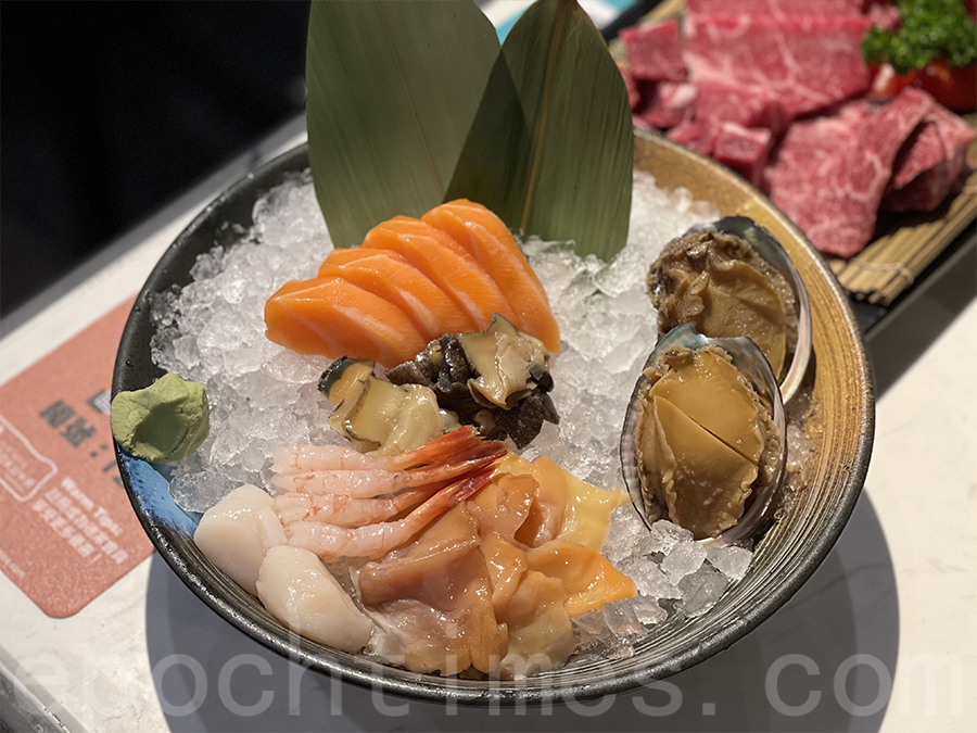 五款特選海鮮：鮑魚、大扇貝、海蝦、大蜆、甲羅燒。（Siu Shan提供）