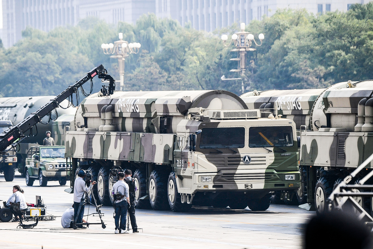 2019年10月1日，中共的DF-31AG洲際彈道導彈參加在北京天安門廣場舉行的閱兵式。（AFP via Getty Images）