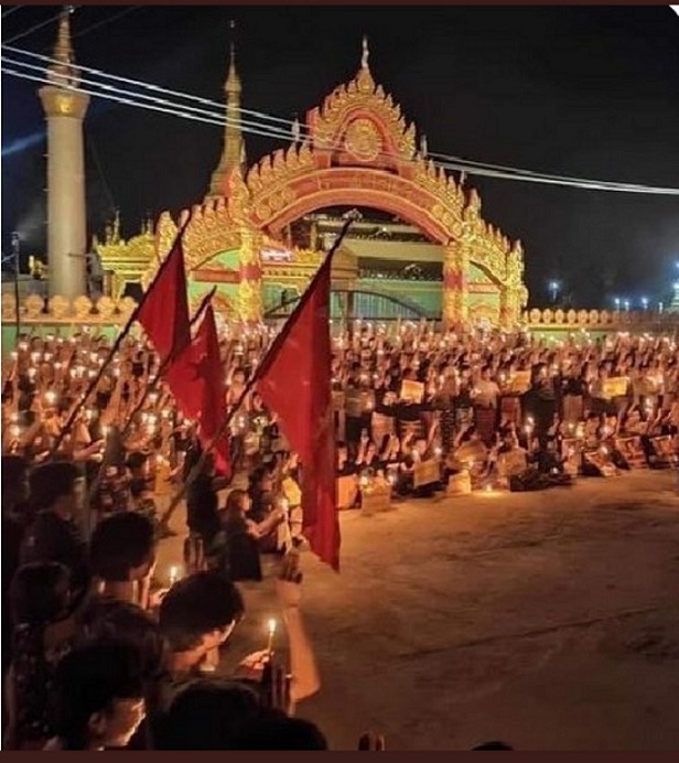 4月16日晚，緬甸蒙育瓦再爆大規模遊行。（受訪者提供）