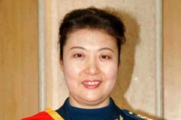 網曝中共空軍醫院女大校落馬 抄出上億現金