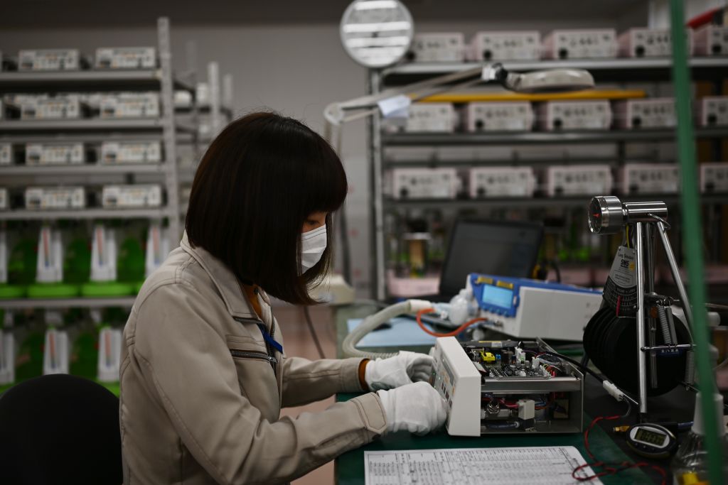 IHS Markit今（4月23日）公佈4月份日本製造業PMI初值為53.3，反映製造業商業活動正在擴張。（CHARLY TRIBALLEAU/AFP via Getty Images）