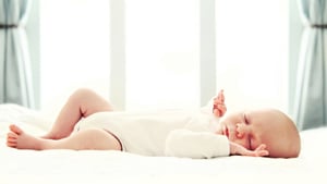 嬰兒睡姿不對可致命 大多父母不自知