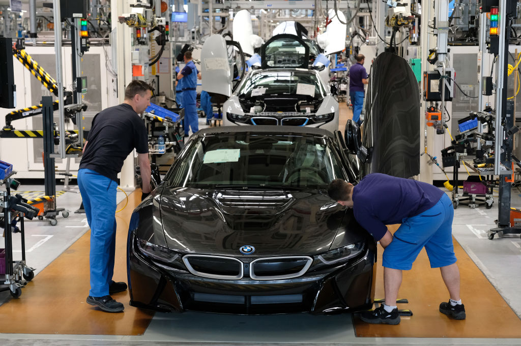IHS Markit昨（5月3日）公佈4月份德國製造業PMI終值為66.2，反映商業活動正在擴張。圖為寶馬車廠。（Sean Gallup/Getty Images）