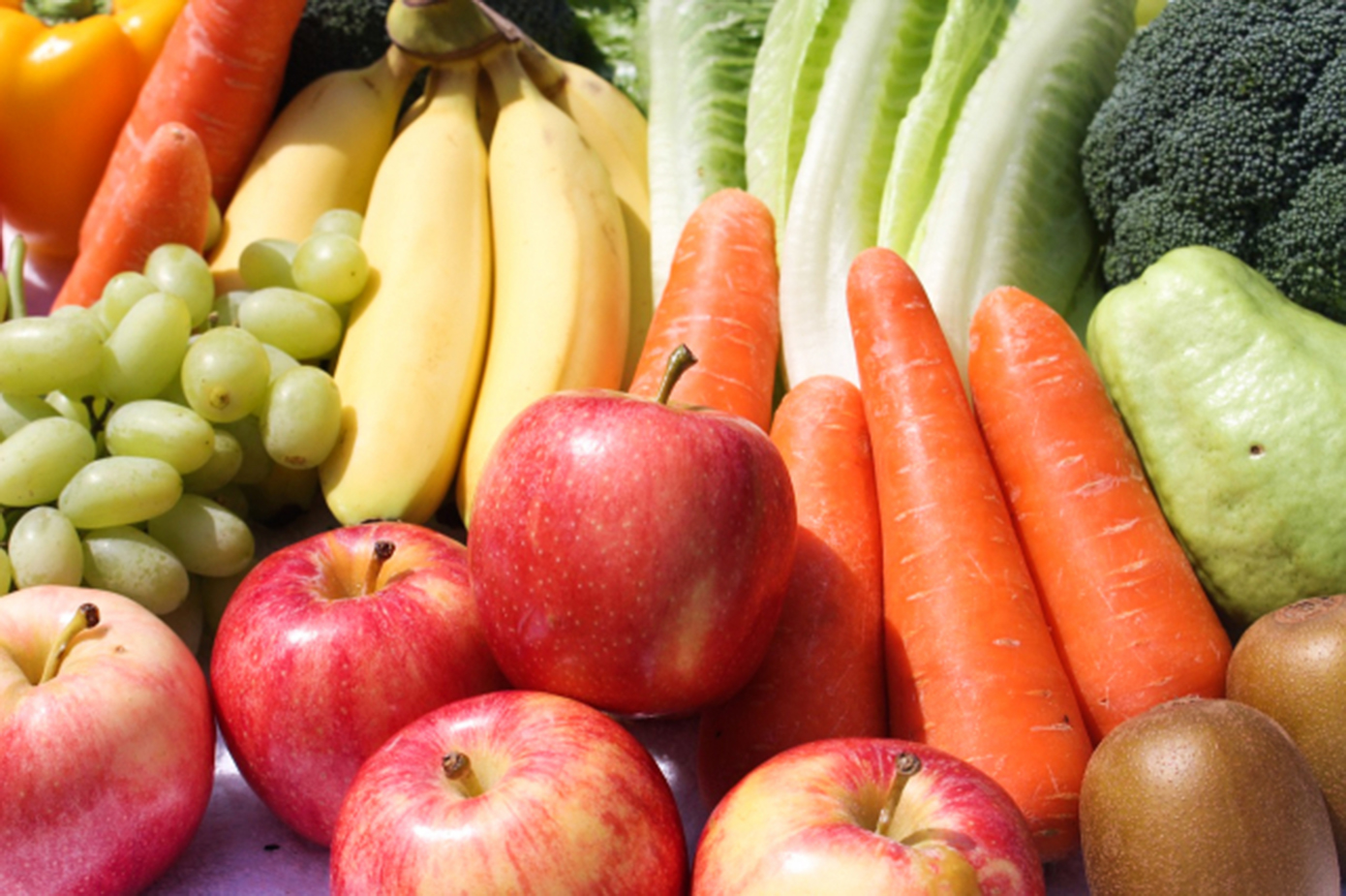 美國一項研究發現，每天攝取2份水果和3份蔬菜的人，因心血管疾病而死亡的風險降低了12%。（Shutterstock）