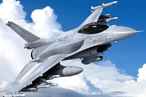 F16戰機返台美軍加油機隨行 台試射AIM120導彈
