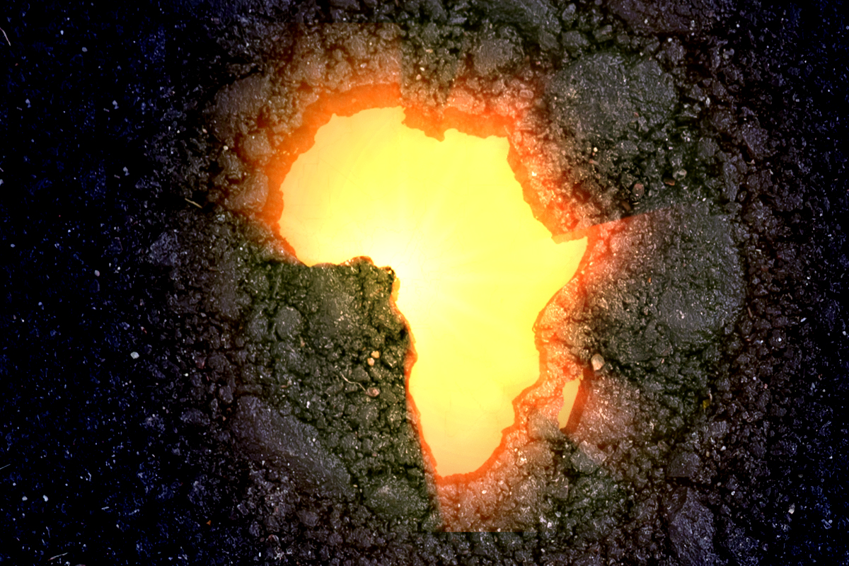 鐵礦石成了中共戰略惡夢？非洲能解燃眉之急？鋼鐵產能過剩，中共耍出花招，還真奏效了？(大紀元製圖)