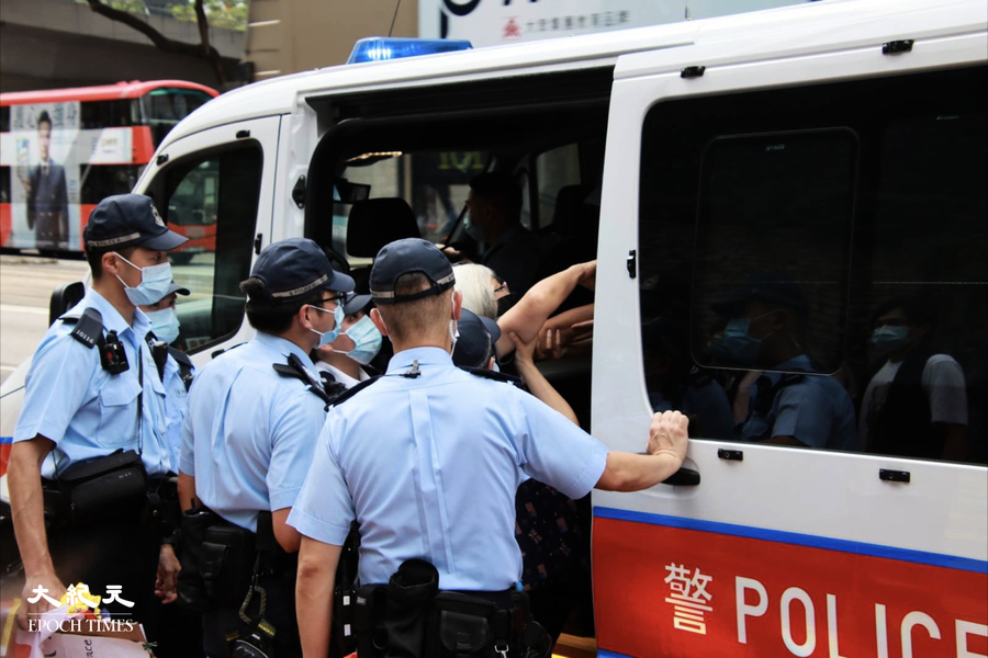 【突發】王婆婆獨自紀念六四 被數十警員包圍拘捕