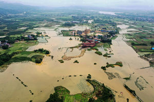 中國南方暴雨頻發 近百條河流超警位