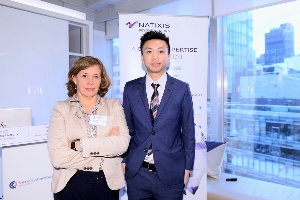 6月2日，法國外貿銀行(Natixis)首席經濟師Alicia García Herrero（左）表示，半導體產業在地緣政治上的重要性上升。（宋碧龍/大紀元） 