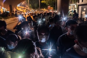 【組圖】香港市民舉起燭光 亮起燈海悼念六四【影片】