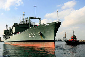 伊朗海軍最大艦艇沉沒 煉油廠起火軍火庫爆炸