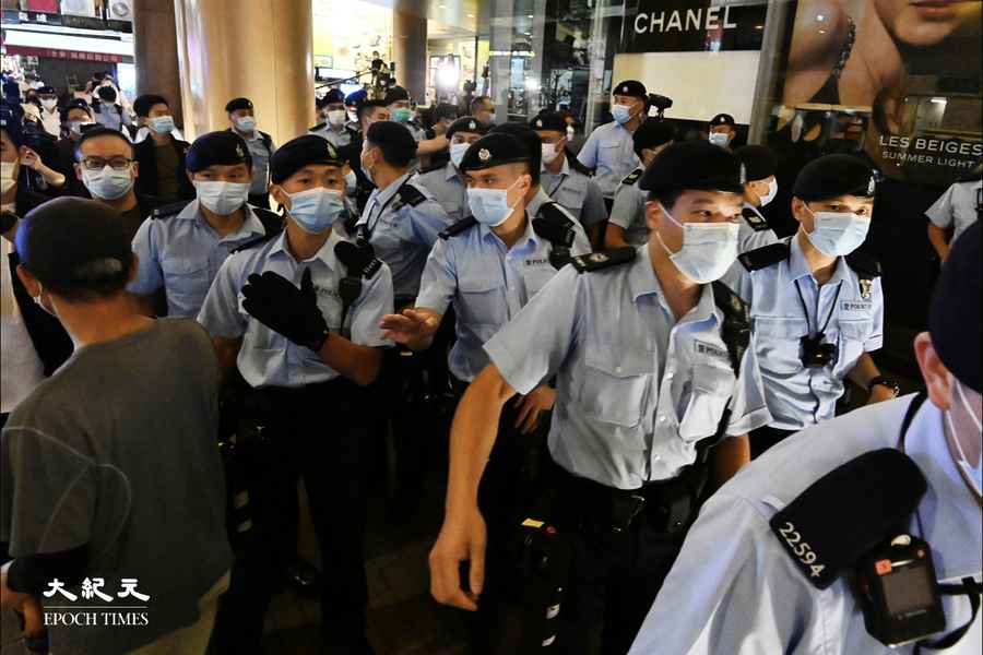 612兩周年｜數百警察包圍朗豪坊山東街 截查數十名市民【組圖】