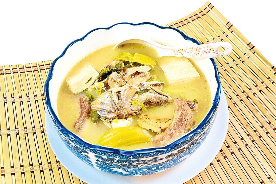 【梁廚美食】 鹹魚頭芥菜豆腐湯
